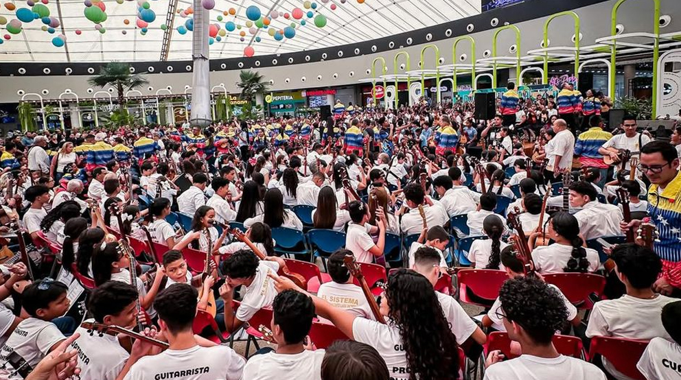 Sambil Barquisimeto vibró al son de 600 cuatristas en una jornada históricaLara suena a Cuatro